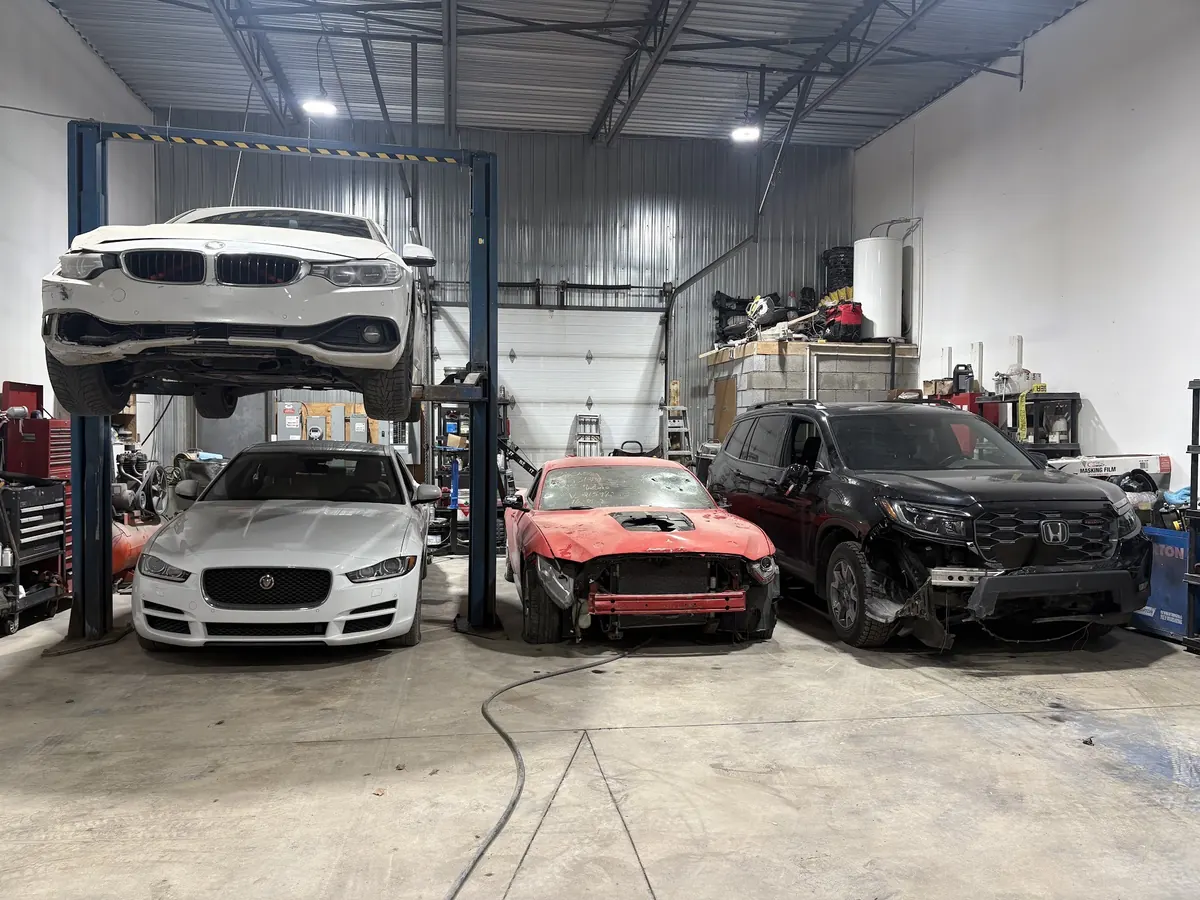 Autos accidentées achetées par Auto Promo Montréal, dans notre garage de Rivière-des-Prairies